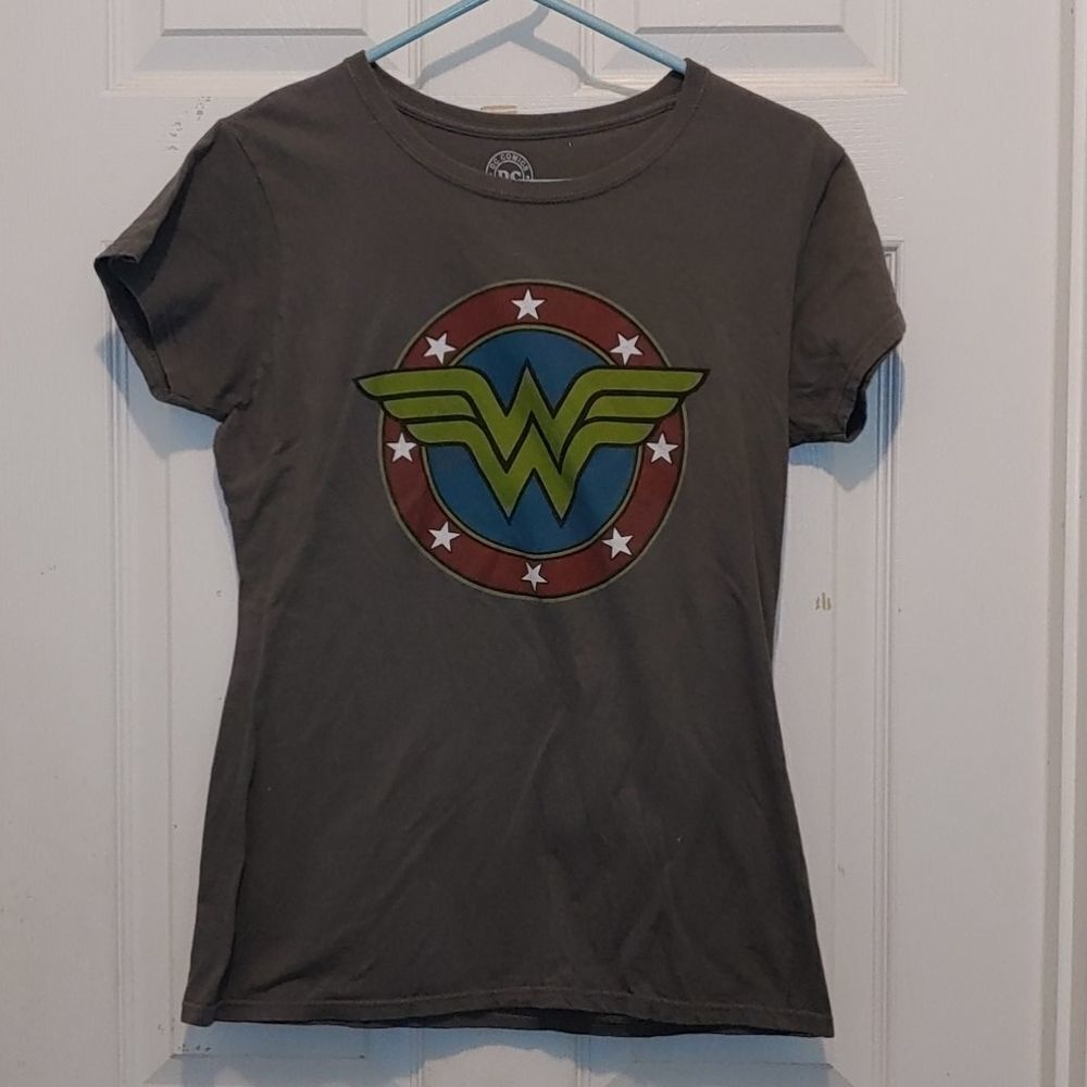DC Comics Wonder Woman fitted t-shirt Sz L